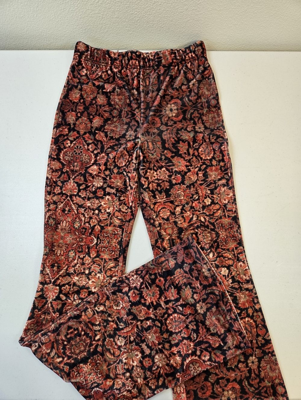 Forever 21 Floral Velvet Flare Pants in Rust and Black Size Small - Picture 3 of 9
